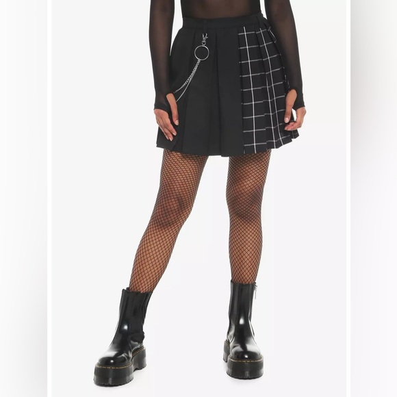 Hot Topic Black & Pink Plaid Split Pleated Skirt with chain - Picture 1 of 7